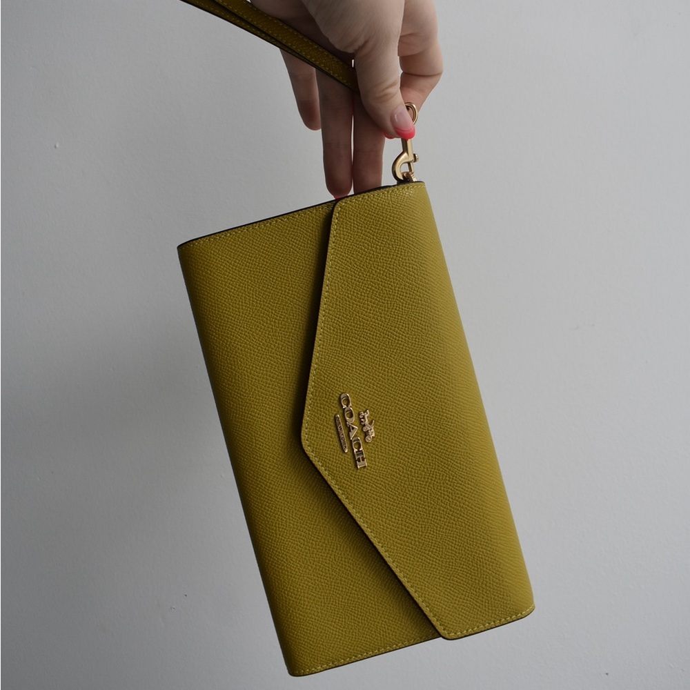 Coach Chartreuse Travel Envelope Wallet NWT - Picture 2 of 8